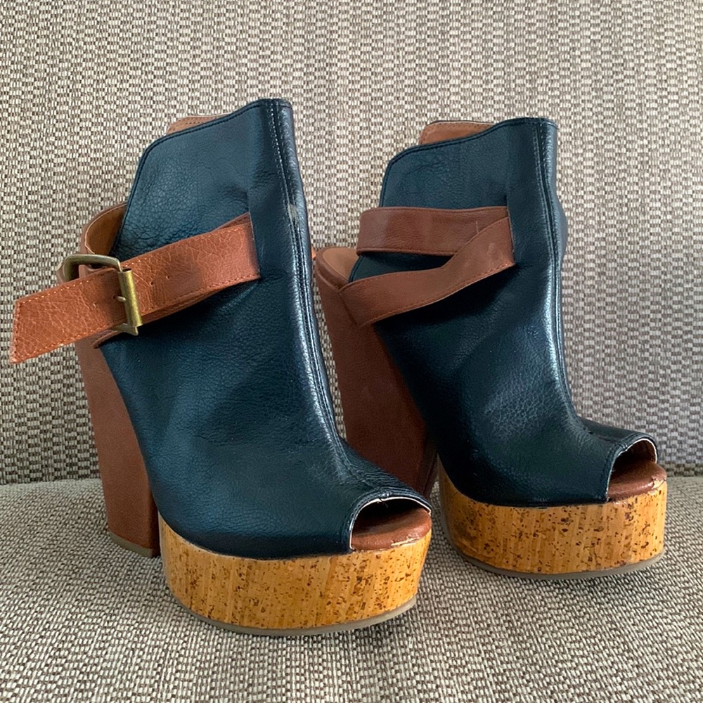 Gomax Limited Edition-02 Two Tone Platform Wedges. Size 8